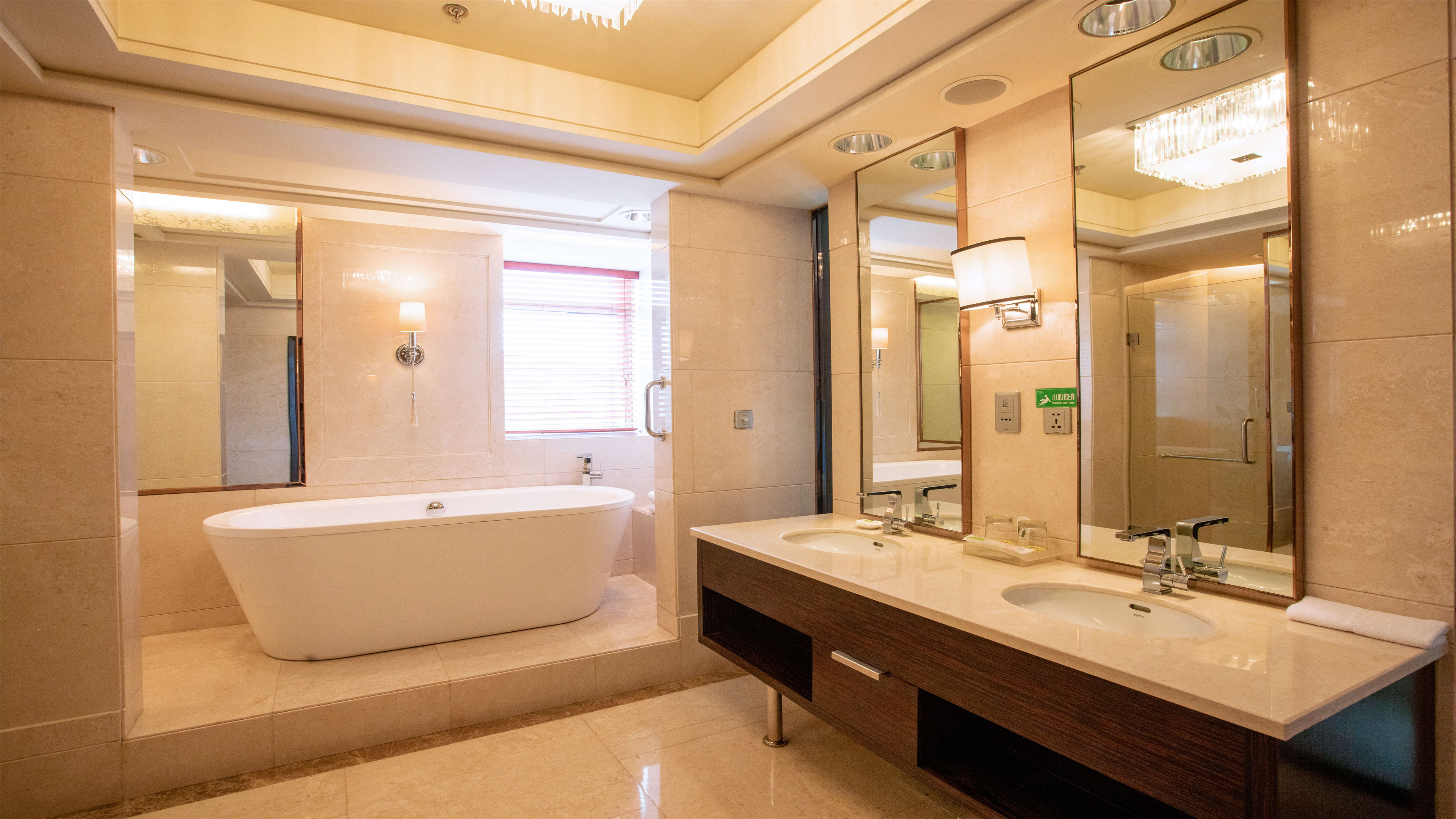 HOLIDAY INN MUDANJIANG 50/50