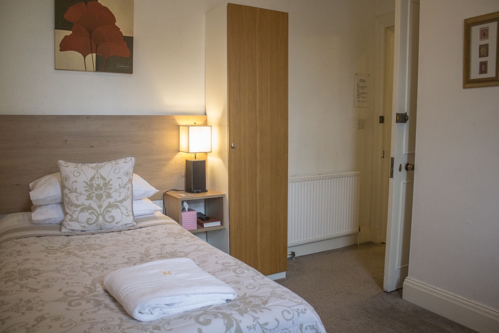 Hazeldene Guest House 14/38