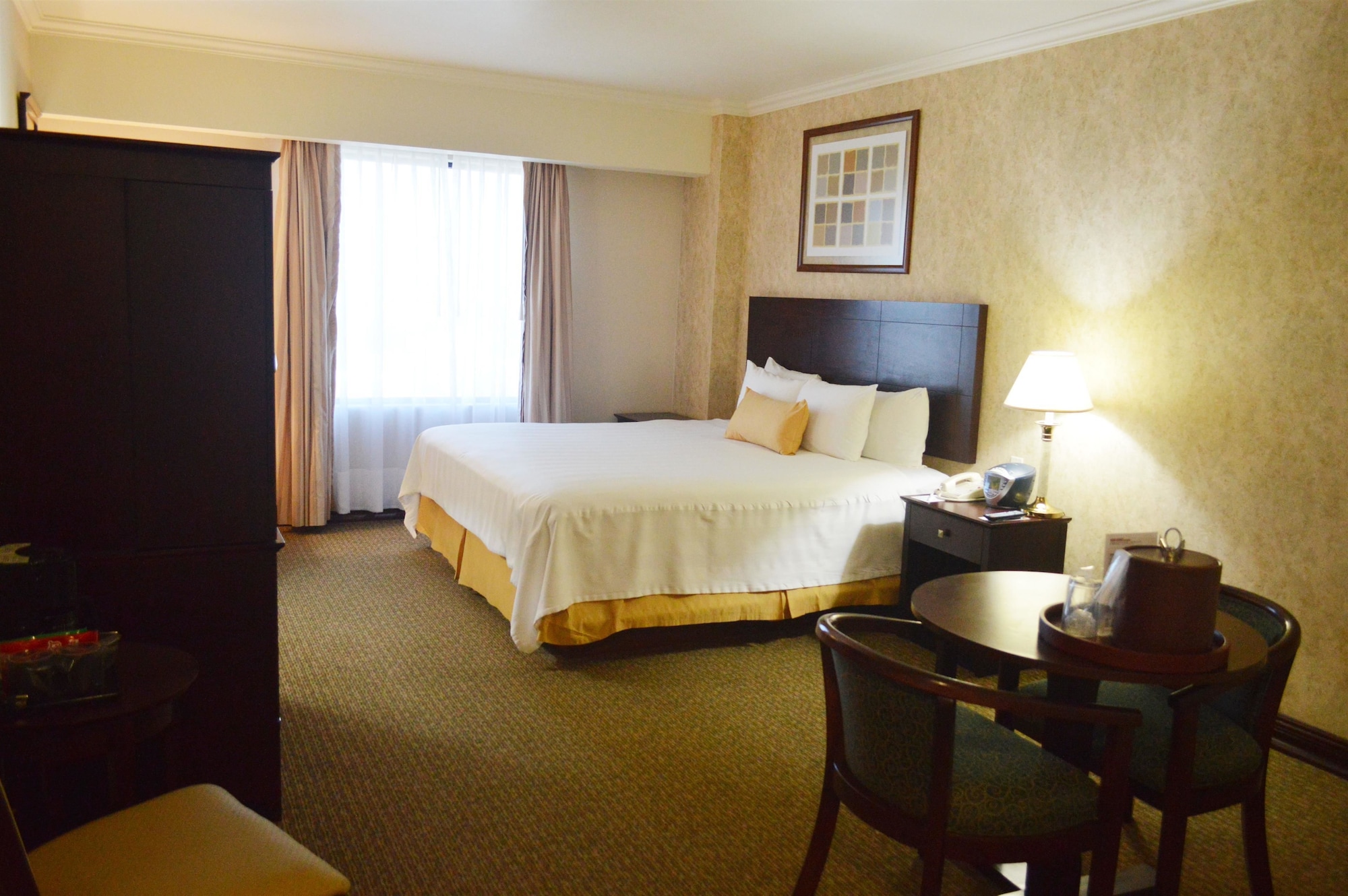 Standard, King Bed, Bathtub