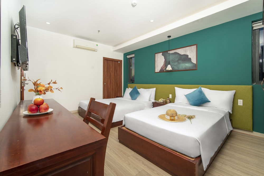 May Beach Hotel 24/43