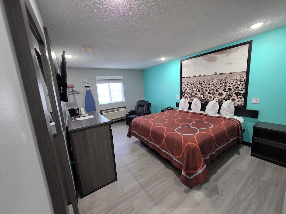 غرفة قياسية بسرير كينج، Super 8 By Wyndham Emporia 2/10