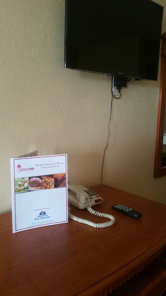 Americas Best Value Inn - Frost Bank Center photo2