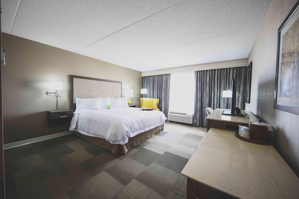 Hampton Inn Suites By Hilton Bolton On Canada 18/46
