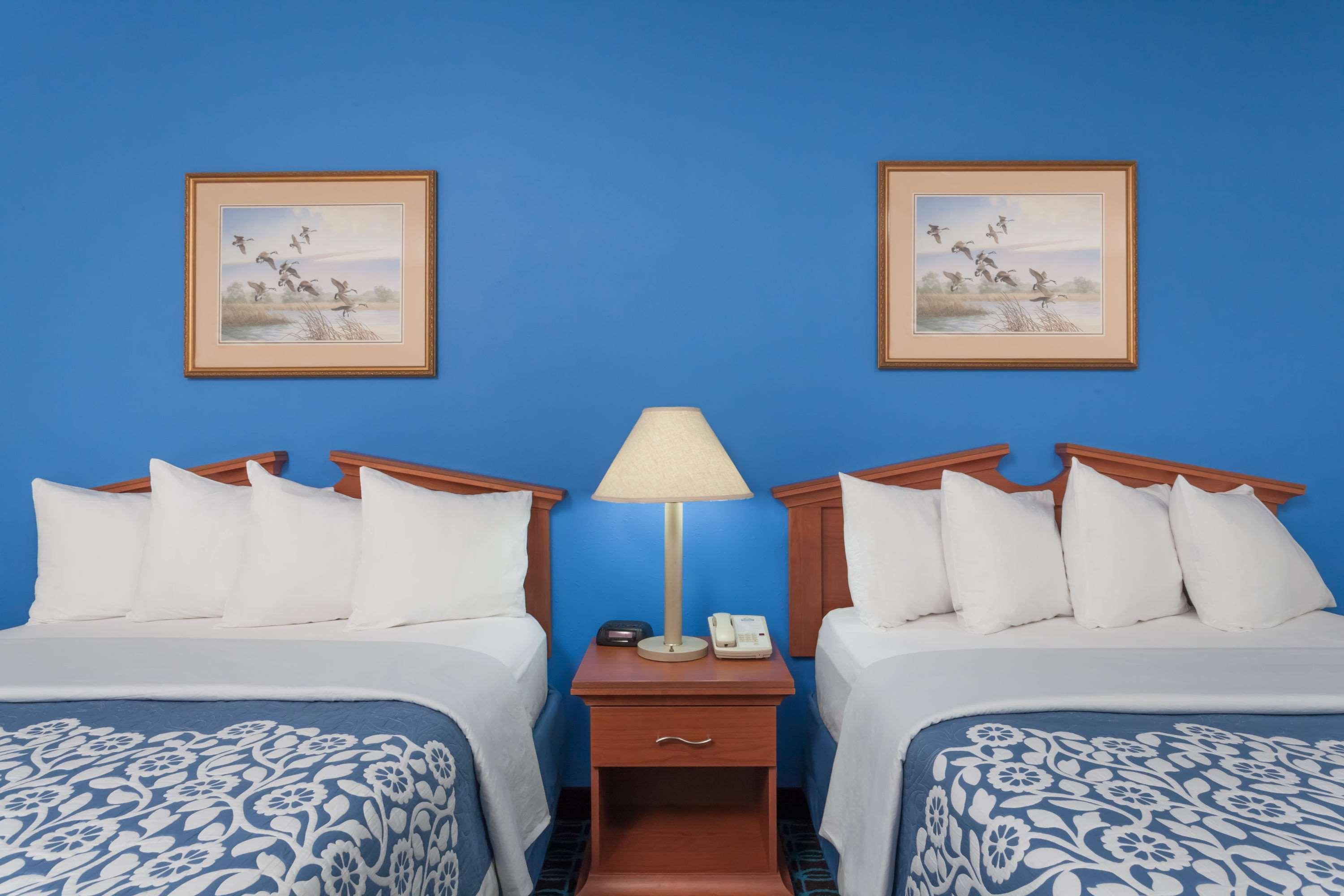 Days Inn & Suites by Wyndham Cambridge 6/30
