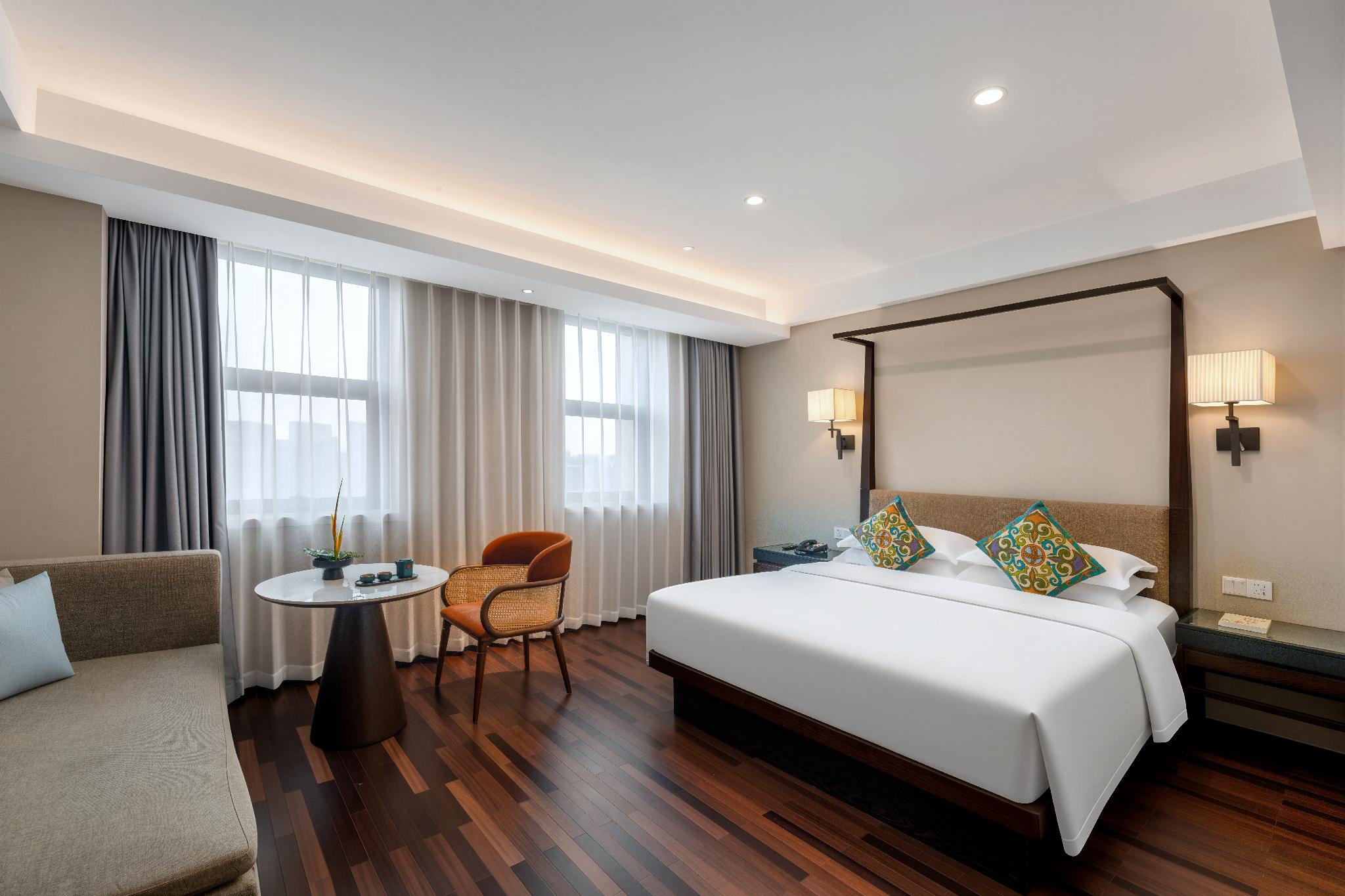 Four Seasons, King Bed