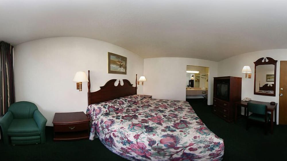 Super 8 By Wyndham Oklahoma Fairgrounds 8/20