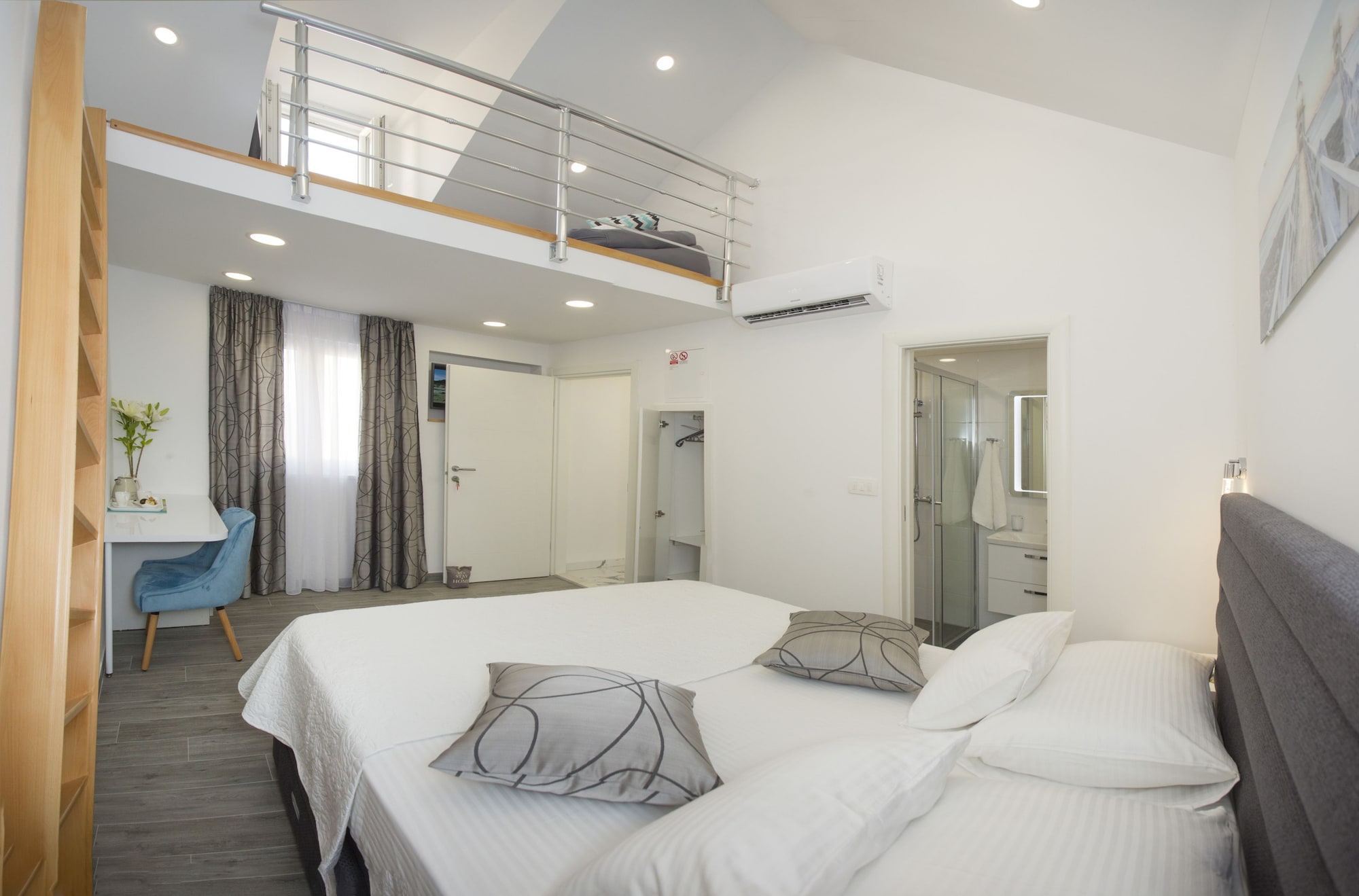 Deluxe, Queen Bed, Shared Terrace، Central Old Town Rooms 2/10