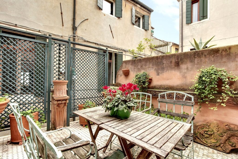 Venetian House With Terrace 15/21