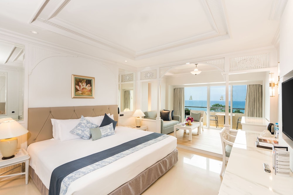 ROYAL CLIFF BEACH HOTEL 19/72