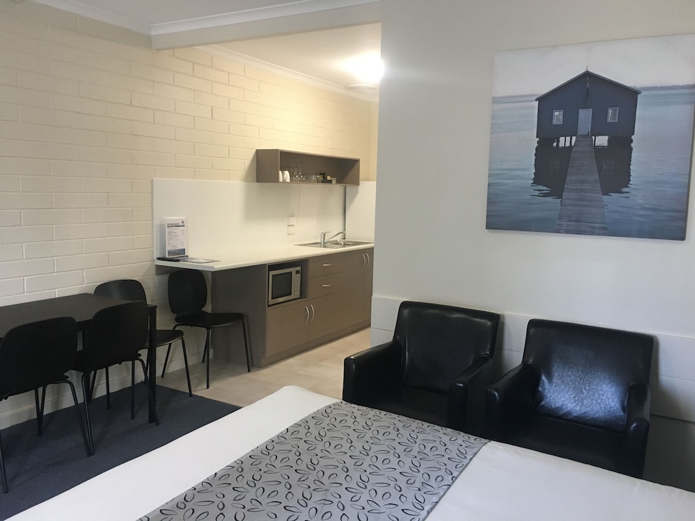 VICTOR HARBOR CITY INN 40/63