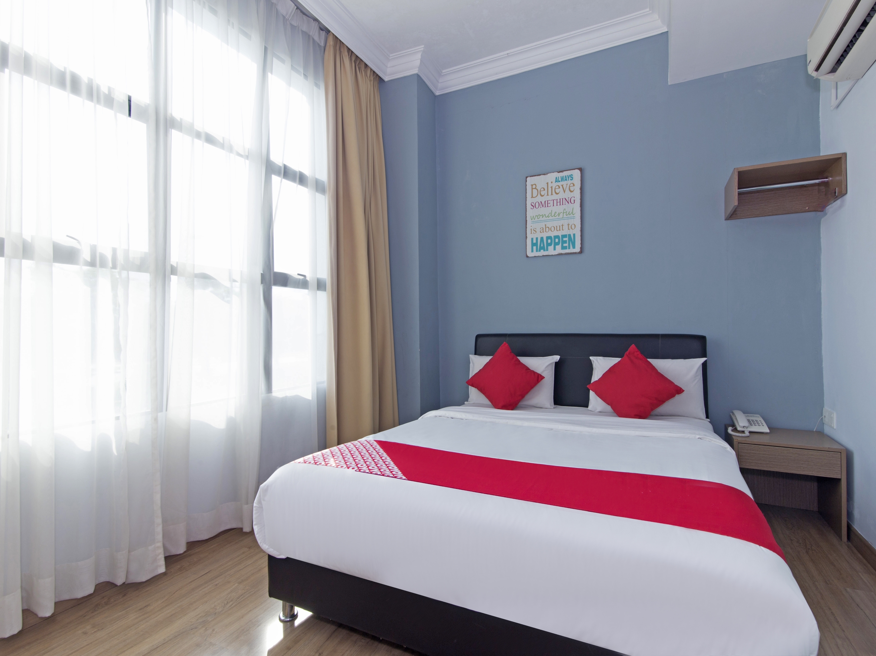 Charisma Hotel 16/32
