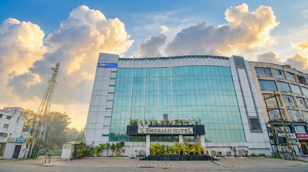 Fabhotel Emerald 2/36