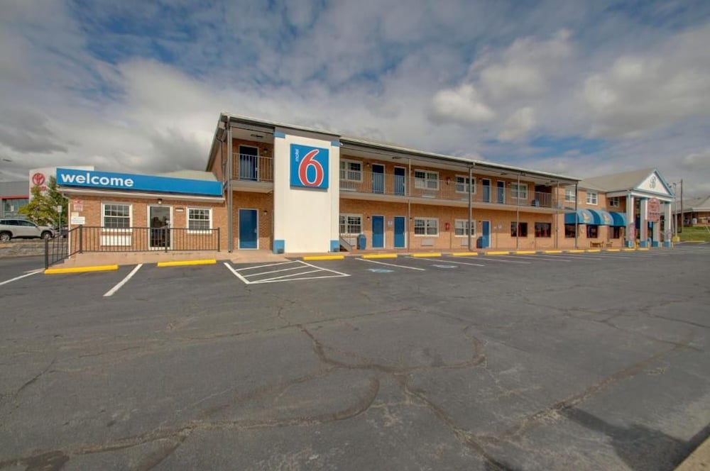 Motel6 Falls Church, VA - Arlington Boulevard 20/25