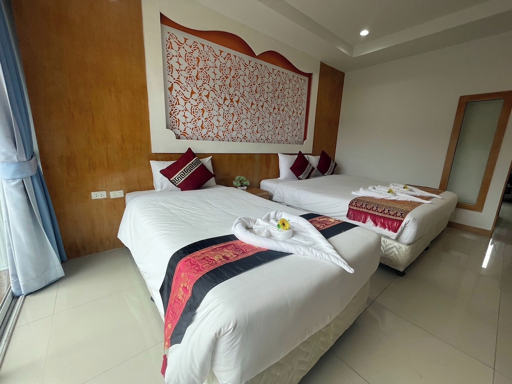 T & C Hotel Patong Beach 12/70