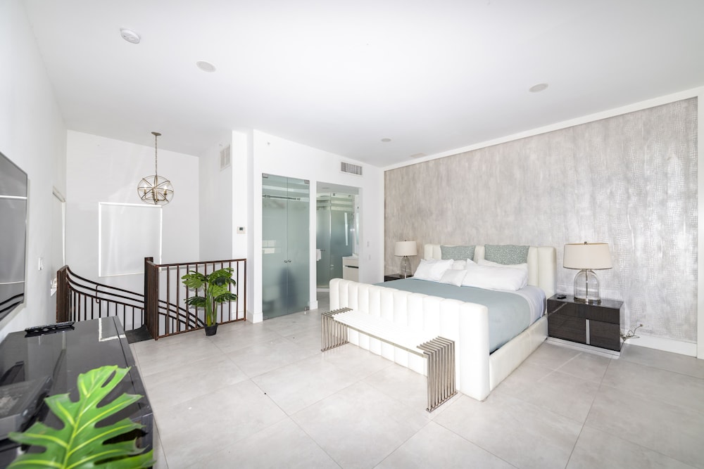 The Mercury All-Suites Hotel 17/33