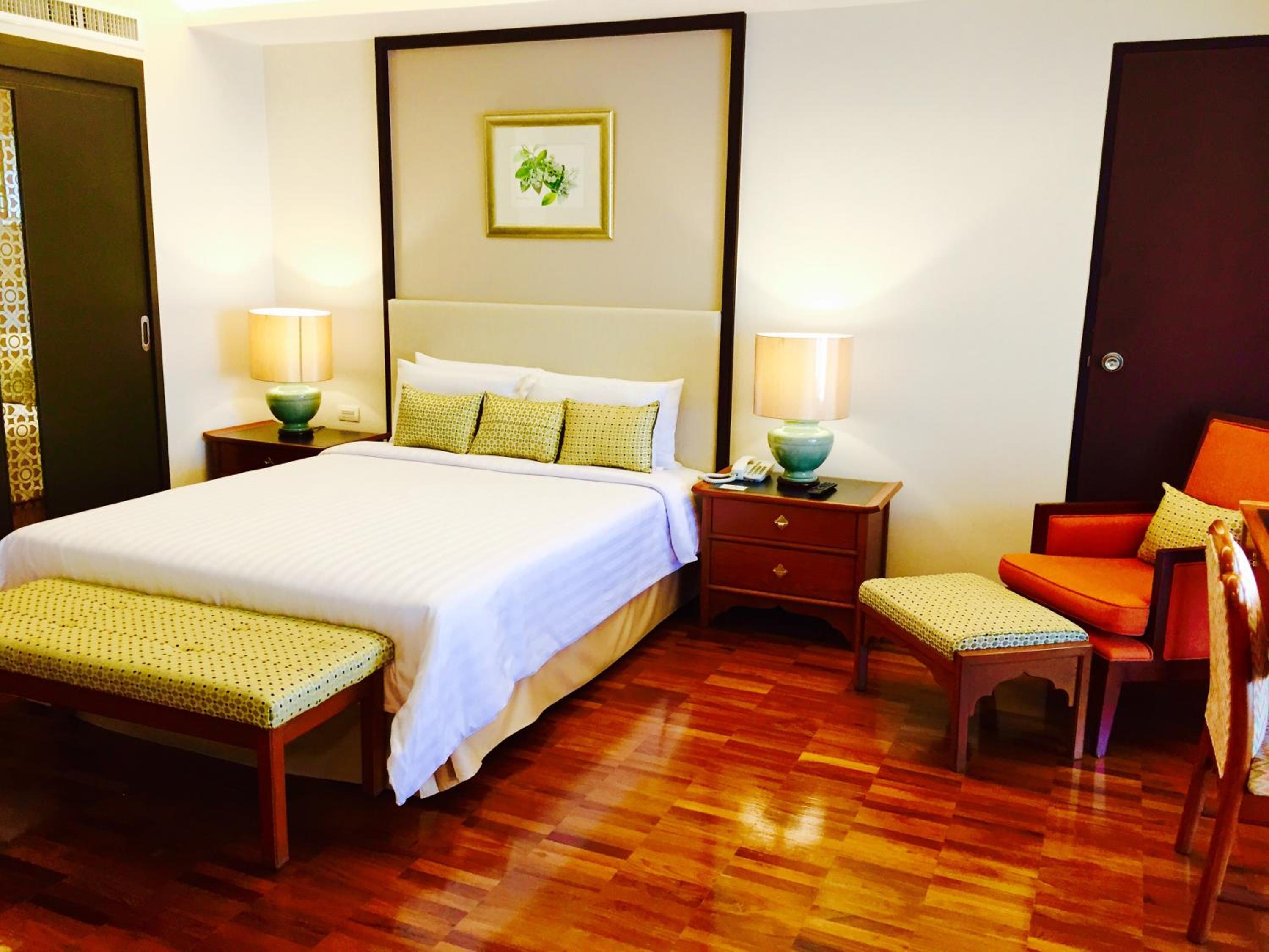 Residential, Suite, Indra Regent Hotel 3/8