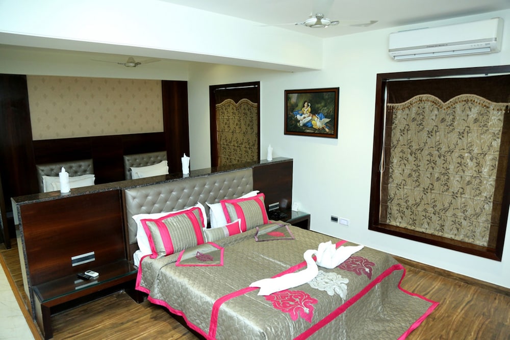 Hotel The Royal Bharti 9/38