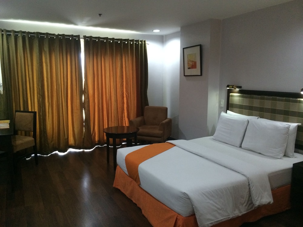 Baguio Burnham Suites 4/18