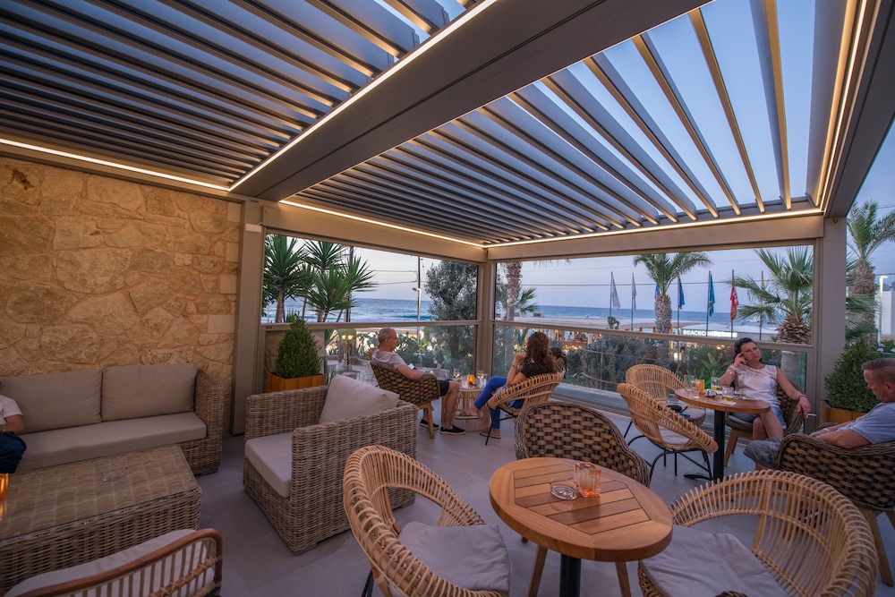 Cactus Beach Hotel 46/70