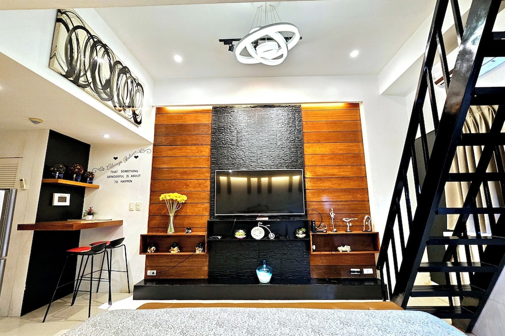 PRS at One Palm Tree Villa near Airport 11/60