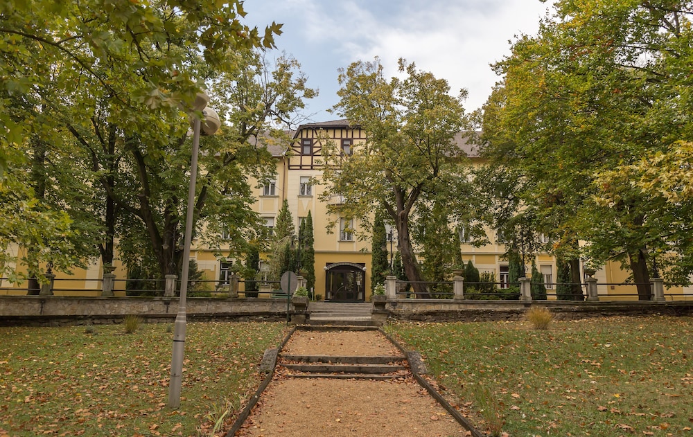 HUNGUEST HOTEL HELIOS 7/56
