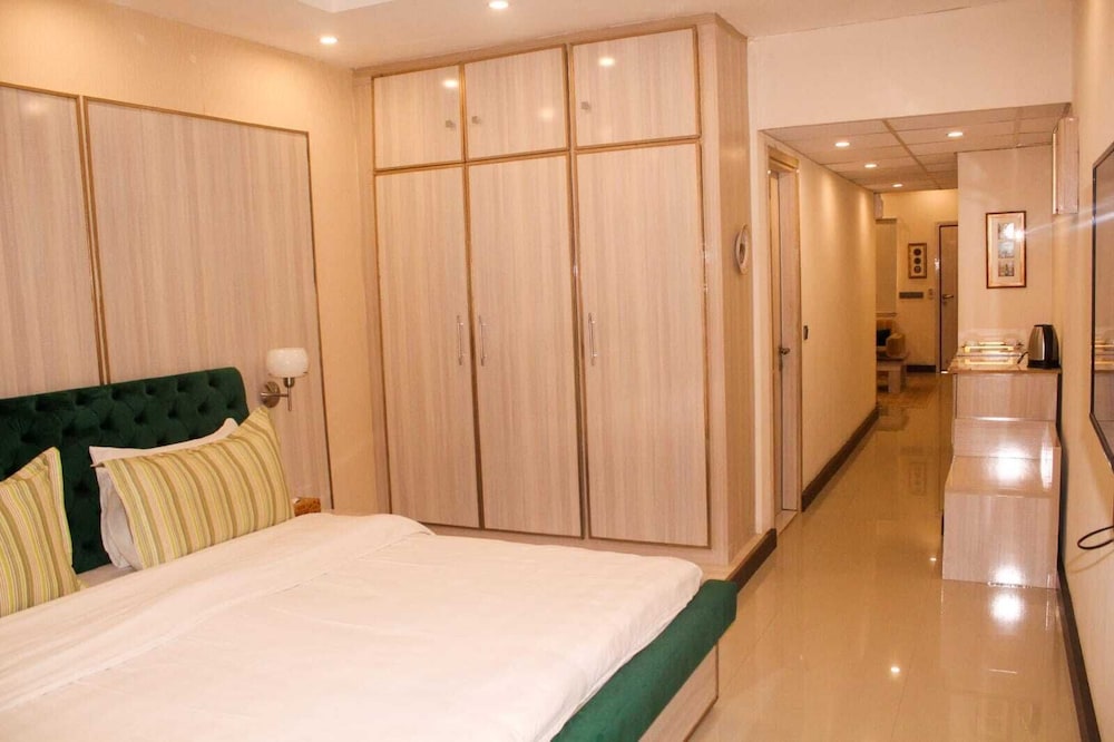 Airport Hotel 31/59