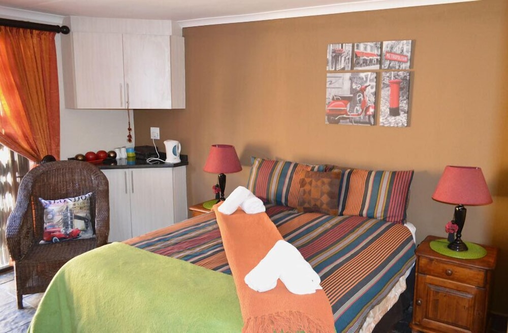 Ikhanda Guesthouse 12/17