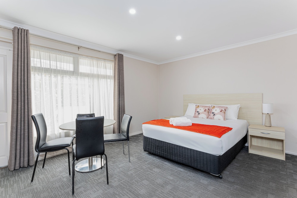 Mandala Ace Albany Hotel 6/50