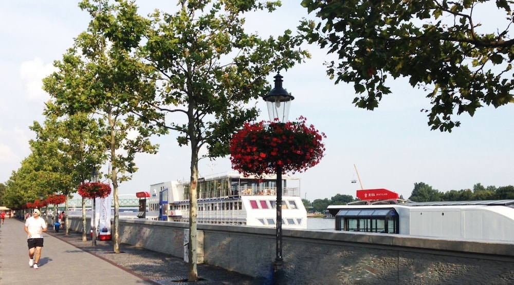 Botel Gracia 43/55