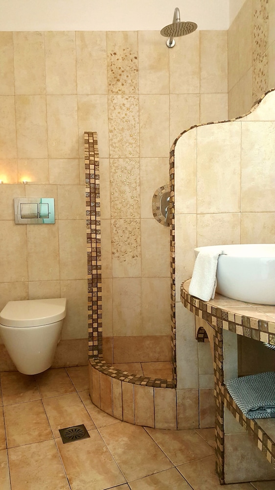 غرفة ثلاثية بسرير مزدوج وسرير فردي بشرفة، Villa Pavlina 2/2