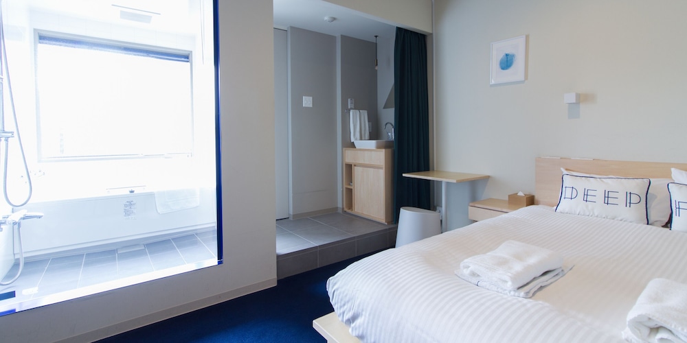 STANDARD, QUEEN BED, RIVER VIEW