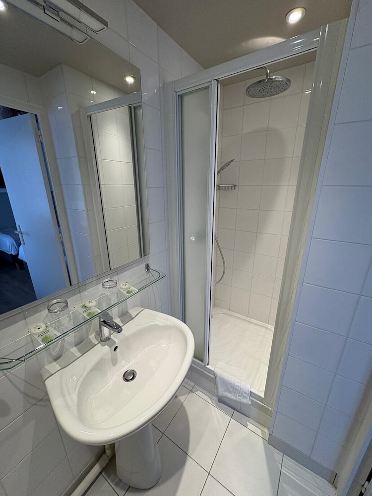Hotel Moderna 44/50