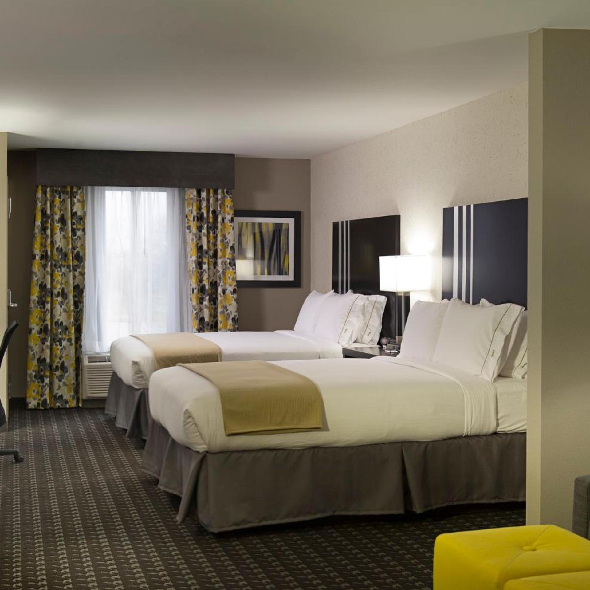 Suite, 2 Queen Beds, Sofa