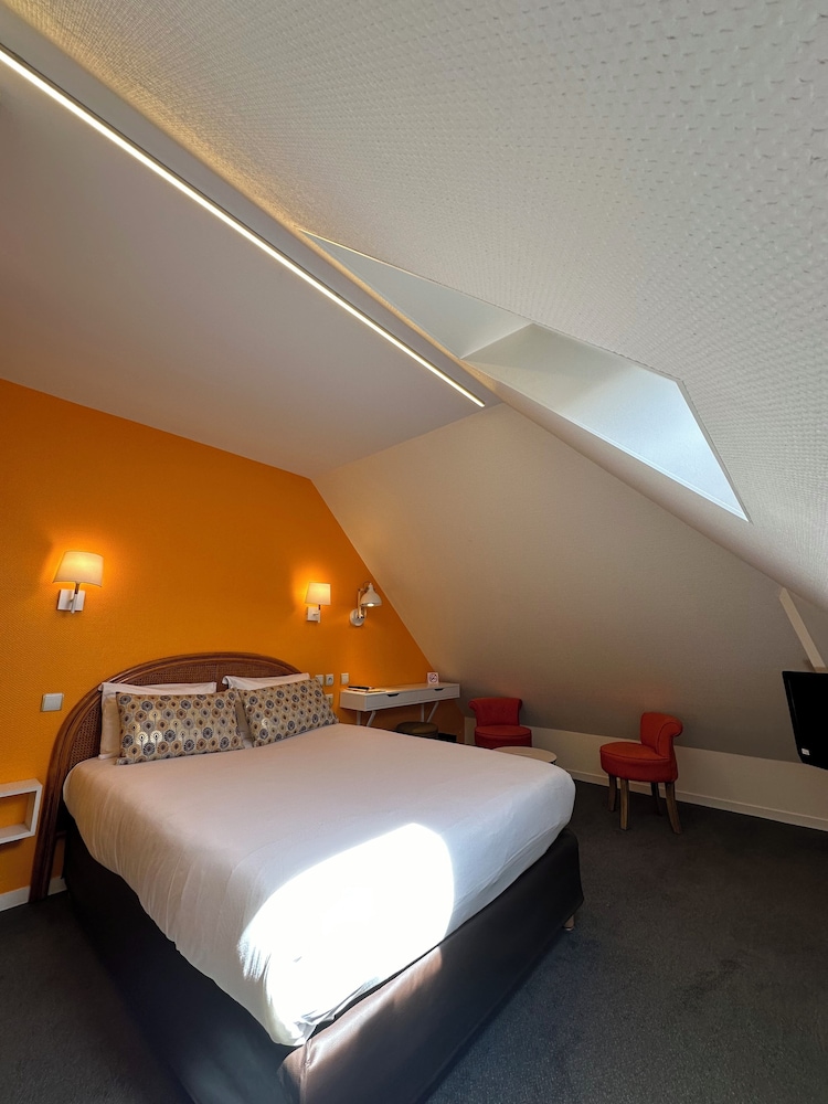Hotel de Caen 19/38