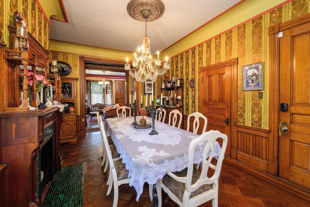 Gillis Grier Bed and Breakfast 36/50