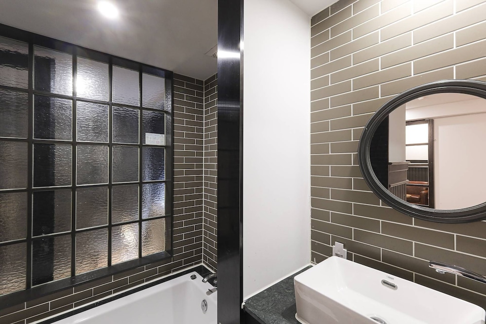 JB Design Hotel 76/77