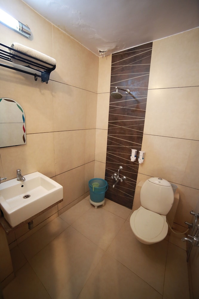 HOTEL VISHRAM 43/45