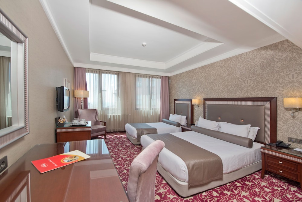 Emporium Hotel Istanbul 32/64