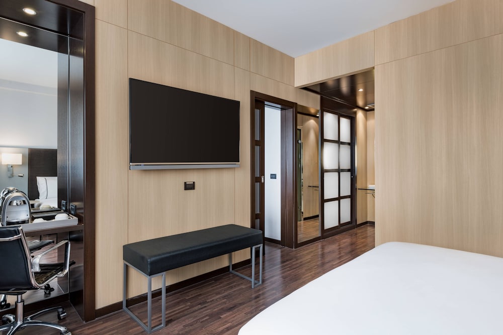 AC Hotel Bologna by Marriott 41/77