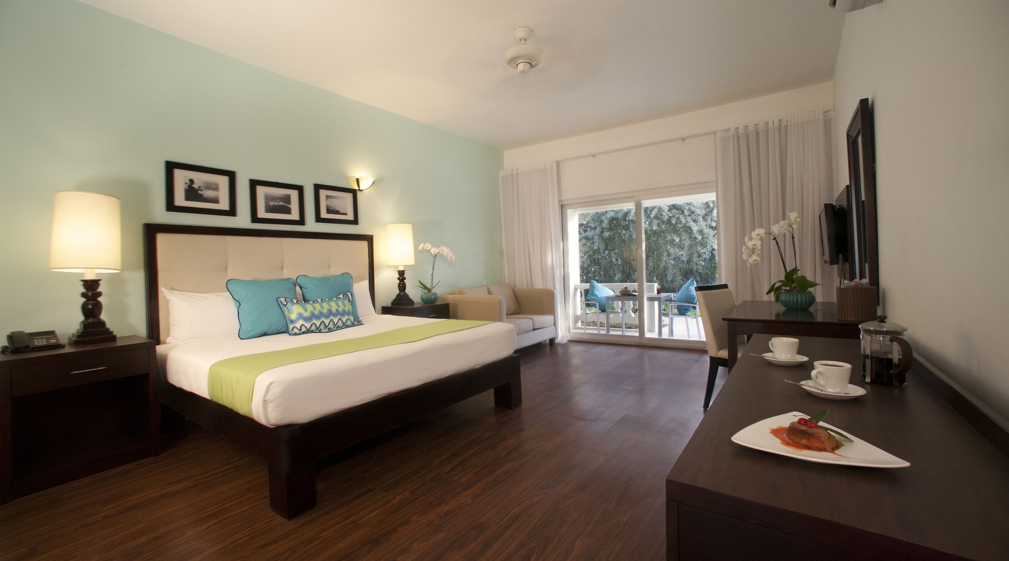 JUNIOR SUITE, KING BED, GARDEN VIEW