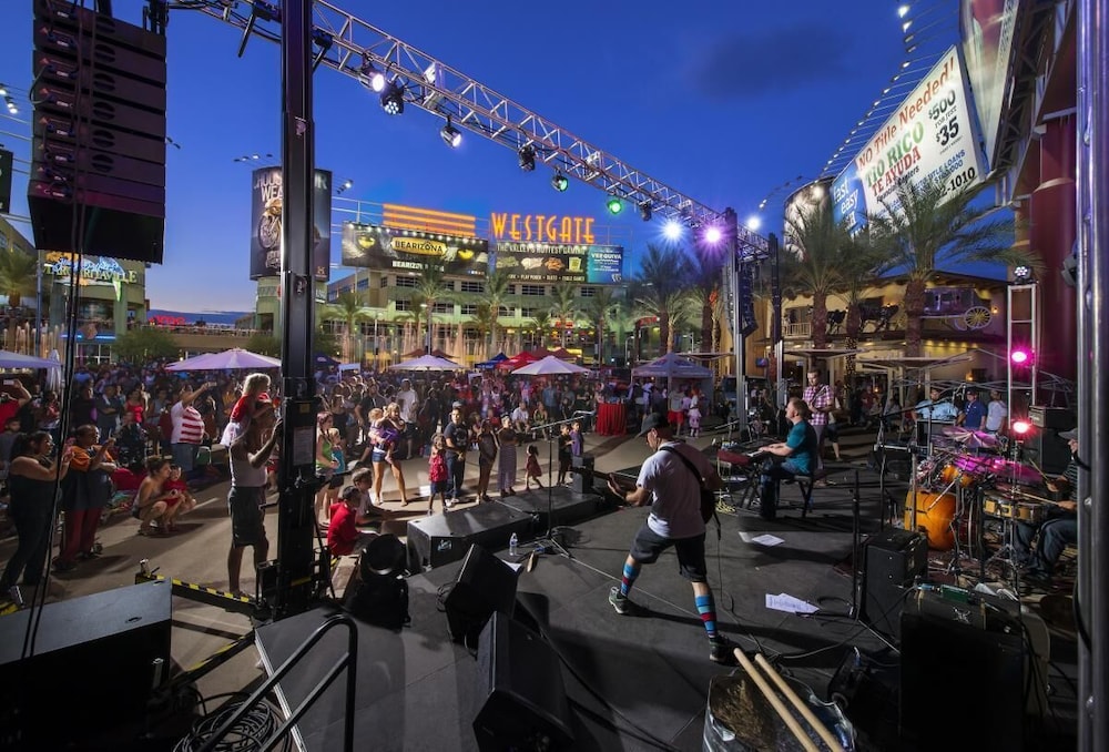 Everhome Suites Glendale Sports & Entertainment District 35/47