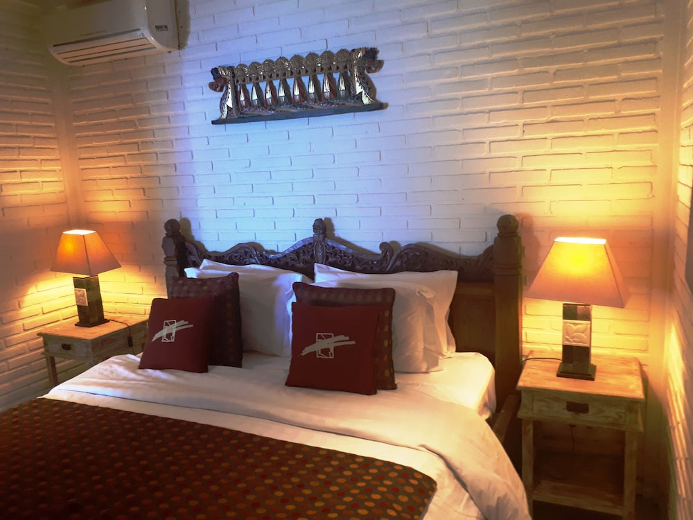 TAUCH TERMINAL RESORT TULAMBEN 38/69