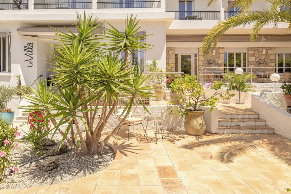 La Villa Cap D Antibes 10/77