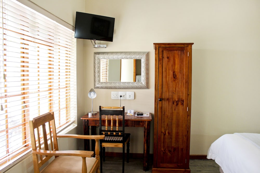17 On Bird Guest House 22/50