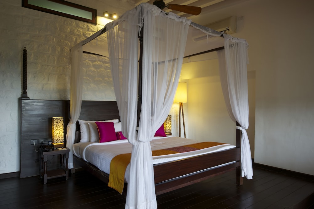 CLASSIC, COTTAGE, KING BED, GARDEN VIEW