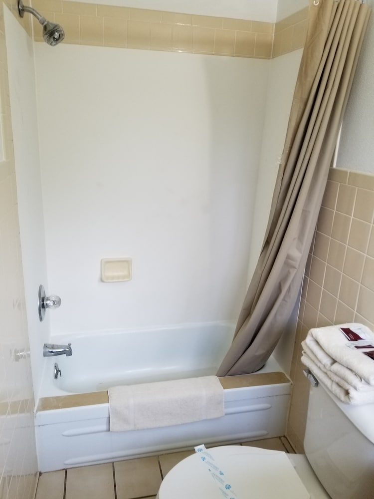 Hillcrest Motel 9/28