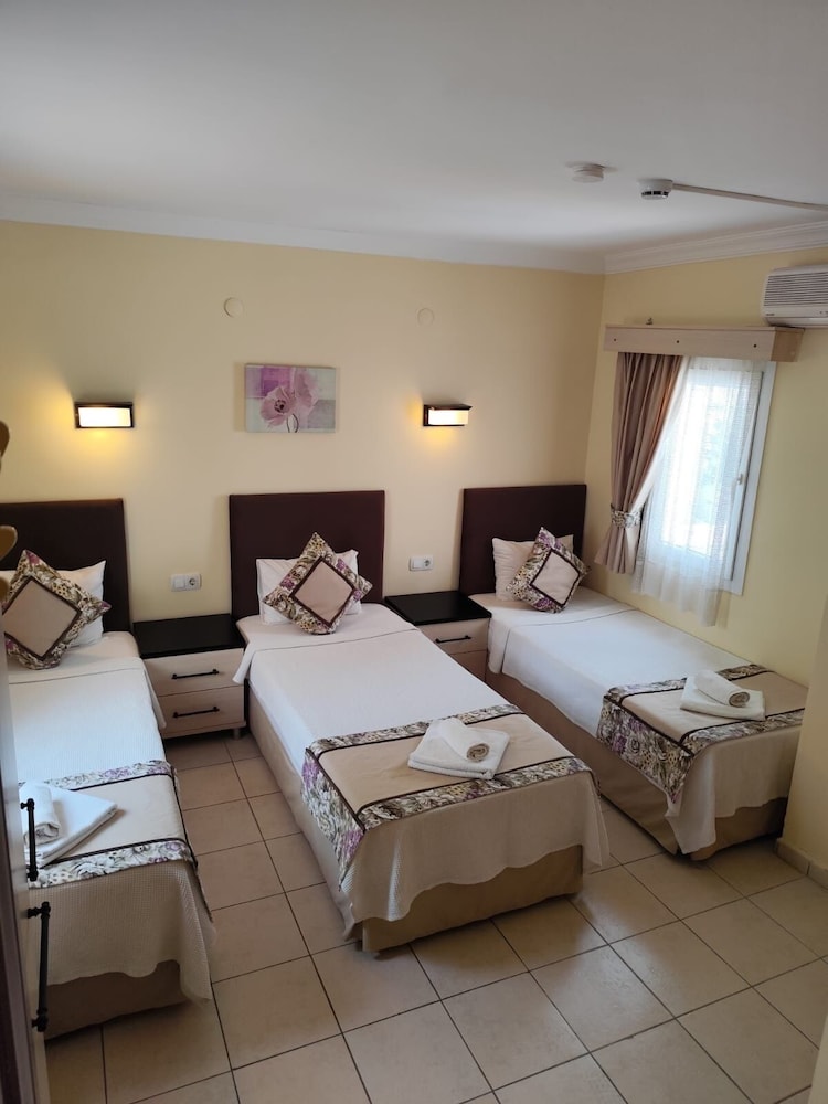 Canna Garden Hotel 12/47