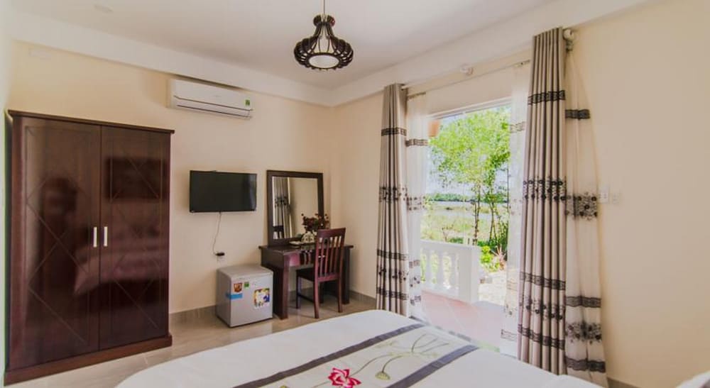 The Moon River Homestay Villa 37/50