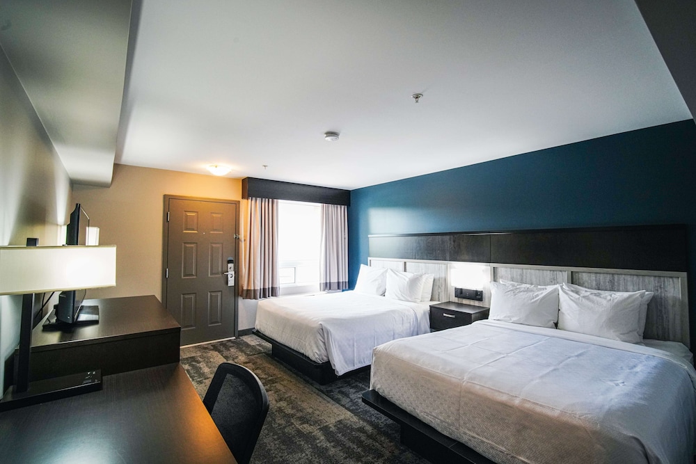 Best Western Plus Chocolate Lake Hotel 24/80