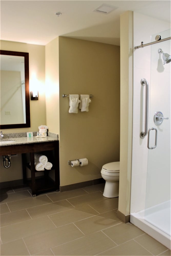 Comfort Suites Dodge City, KS 16/39